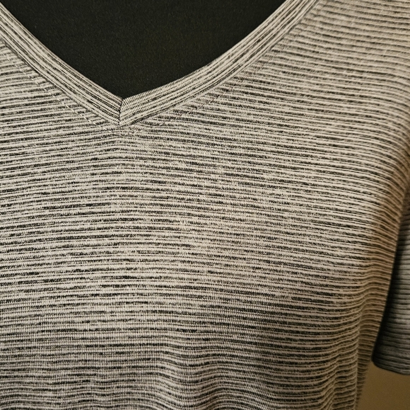 Athletic Works Women's Striped V-Neck Large Gray Short Sleeve Top - Picture 6 of 6